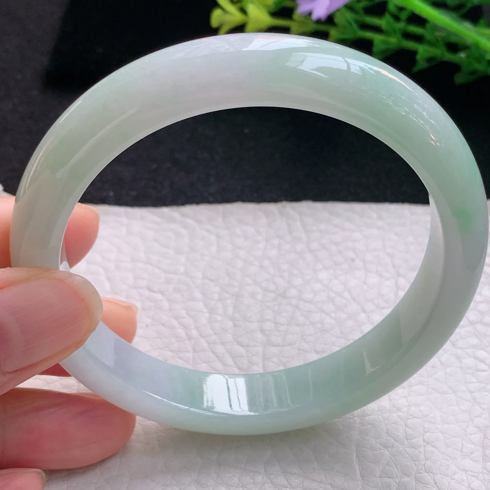 xx大圈口61*12.2*8平安镯 翡翠a货玉手镯清新淡雅宽边珠宝玉手环