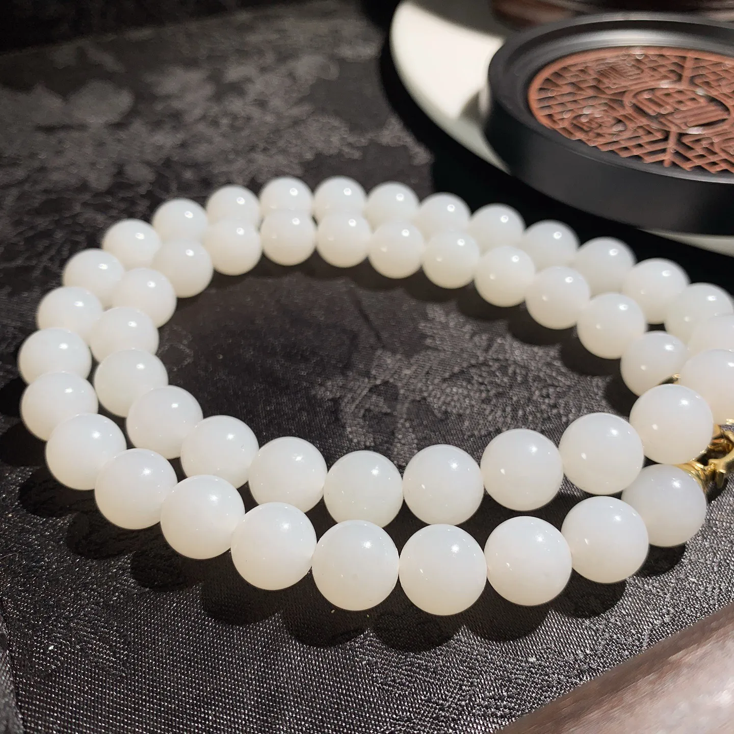 新疆和田玉白玉羊脂白项链。白玉妈妈链。单颗尺寸10。玉质细腻油润。手推出油。佩戴高端典雅。lt251205