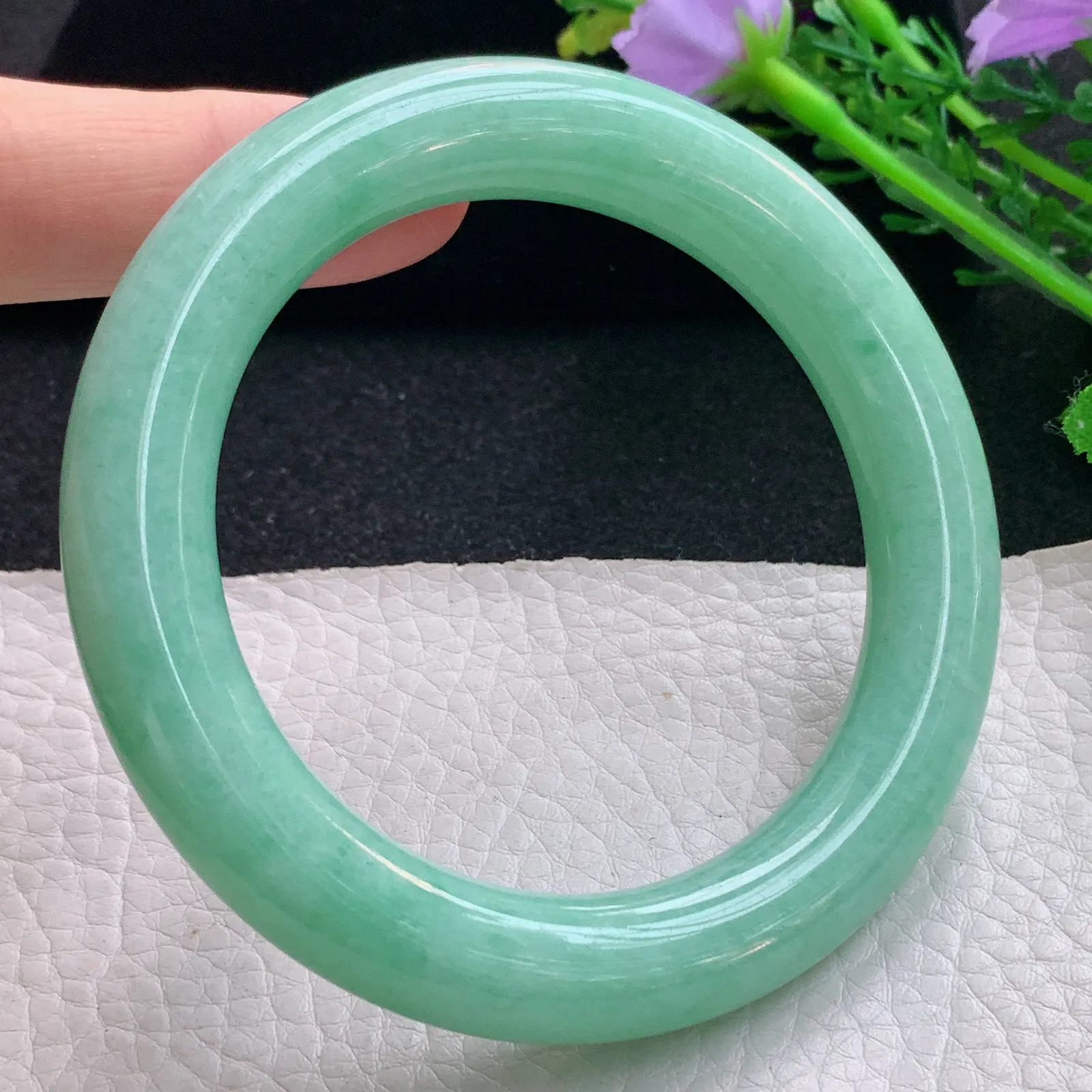 yh自然光57.5*11美人镯 翡翠a货玉手镯果绿圆条珠宝玉手环