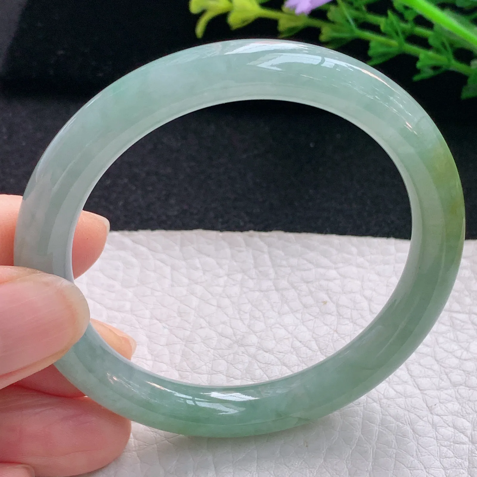 hf自然光53*8.8*8.2美人镯 翡翠a货玉手镯黄加绿圆条珠宝玉手环