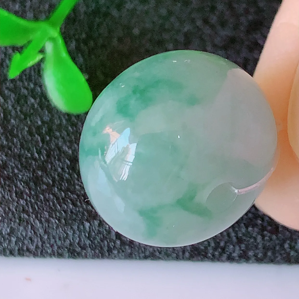 自然光实拍，冰飘花翡翠路路通吊坠，路路畅通，种老水足，雕工精湛 ，寓意美好，佩戴时尚出众！#49.5