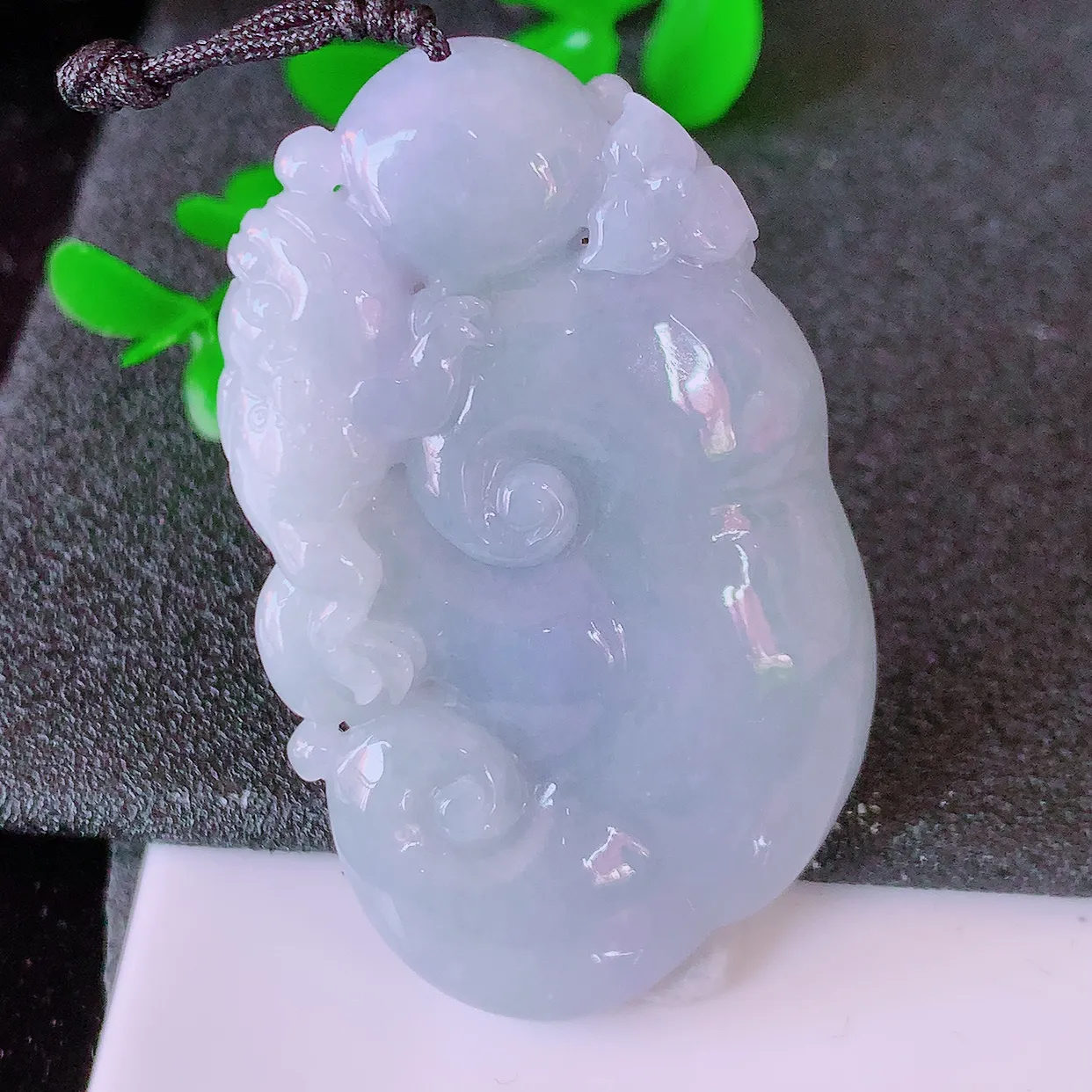 自然光实拍，冰润紫罗兰翡翠如意吊坠，上身效果非常美，饱满大气，工艺美，万事如意，如意一生，#41.5