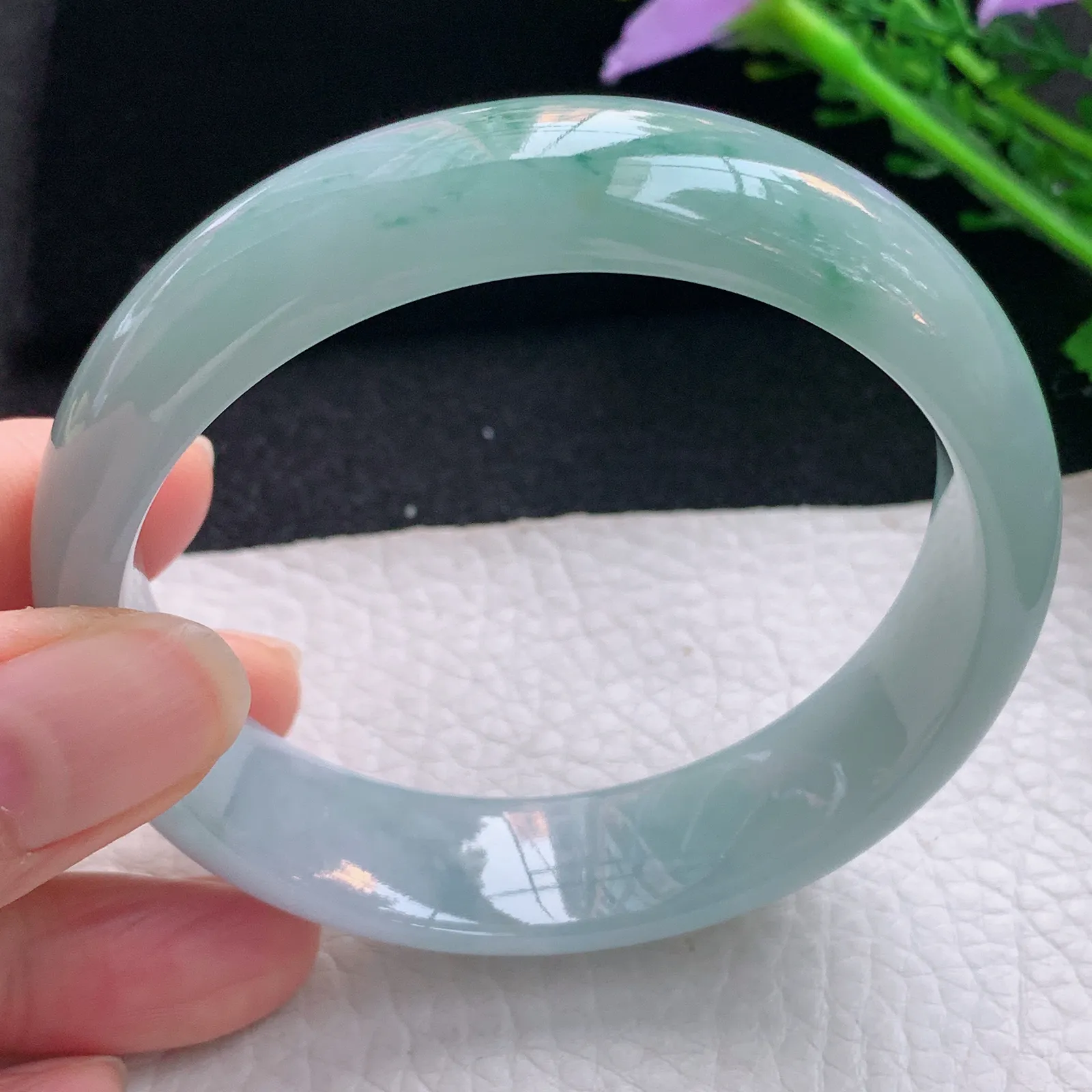 js自然光59*16*7.5轮胎镯 翡翠a货玉手镯飘花宽边水润珠宝玉手环