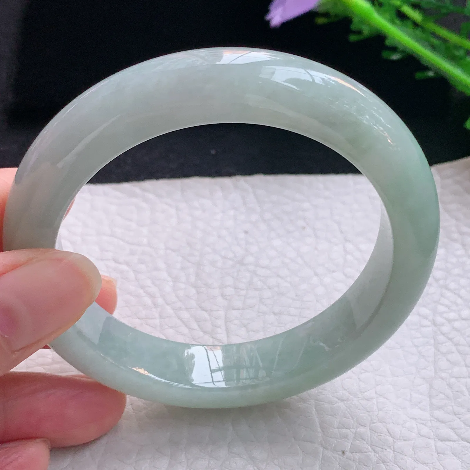 js自然光57*12.5*9平安镯 翡翠a货玉手镯浅绿宽边珠宝玉手环