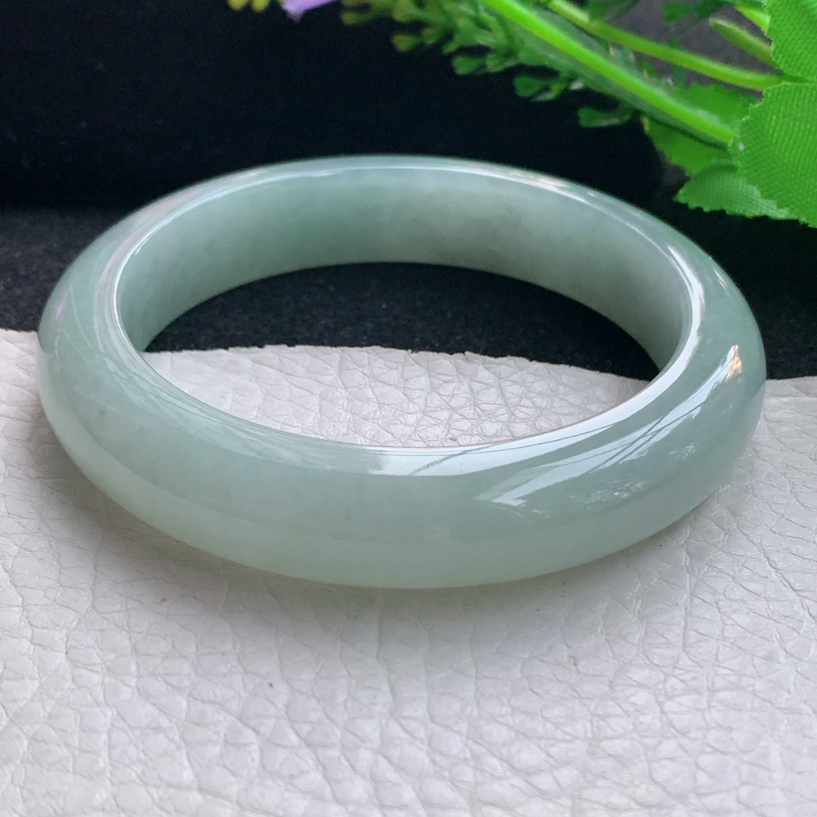 js自然光57*12.5*9平安镯 翡翠a货玉手镯浅绿宽边珠宝玉手环