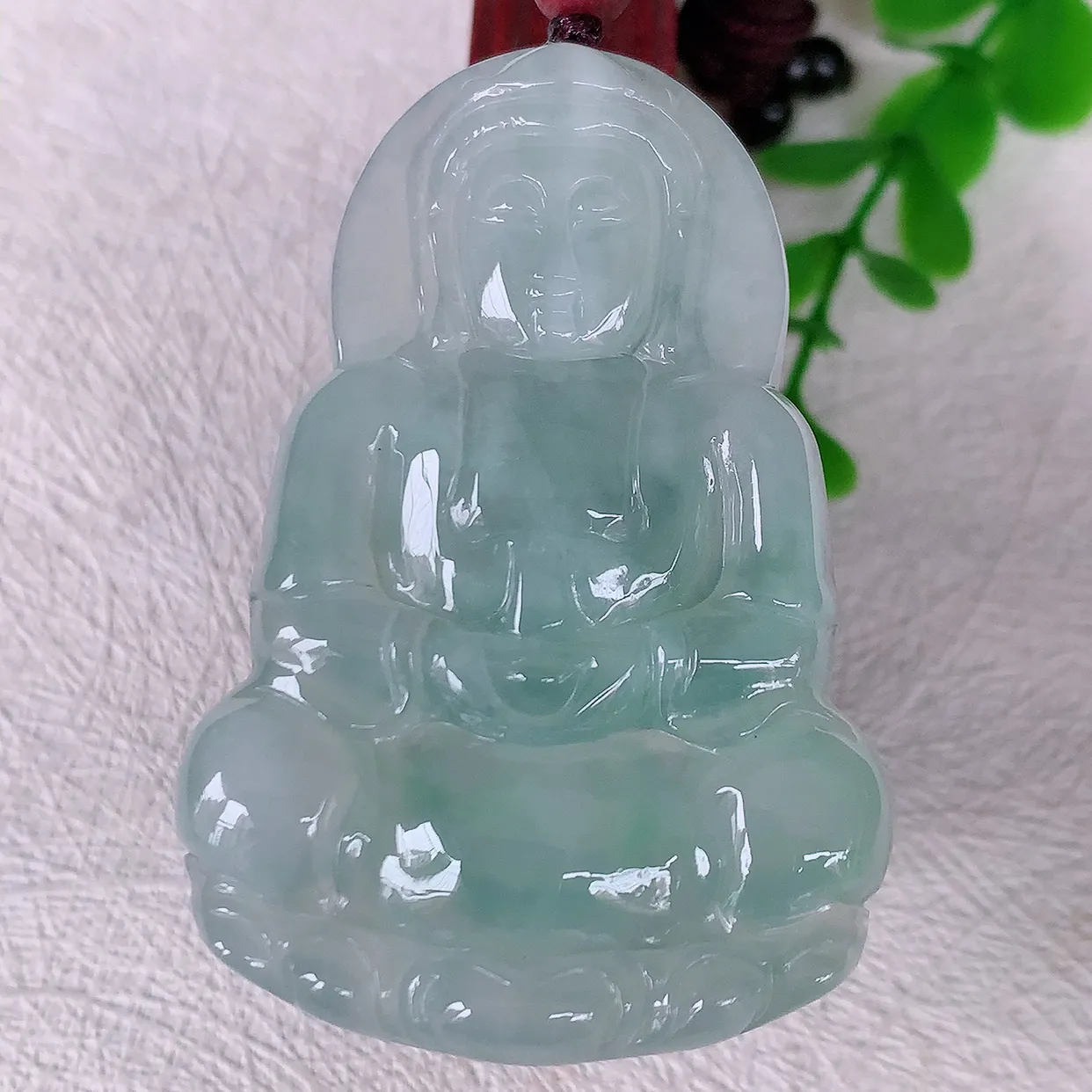 自然光实拍，冰种翡翠观音菩萨吊坠，净瓶观音，冰透亮泽，美观亮丽，观音面相端庄#46.3