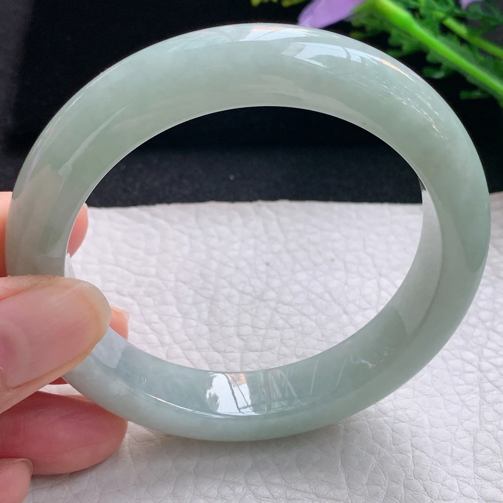 js自然光57*12.5*9平安镯 翡翠a货玉手镯浅绿宽边珠宝玉手环