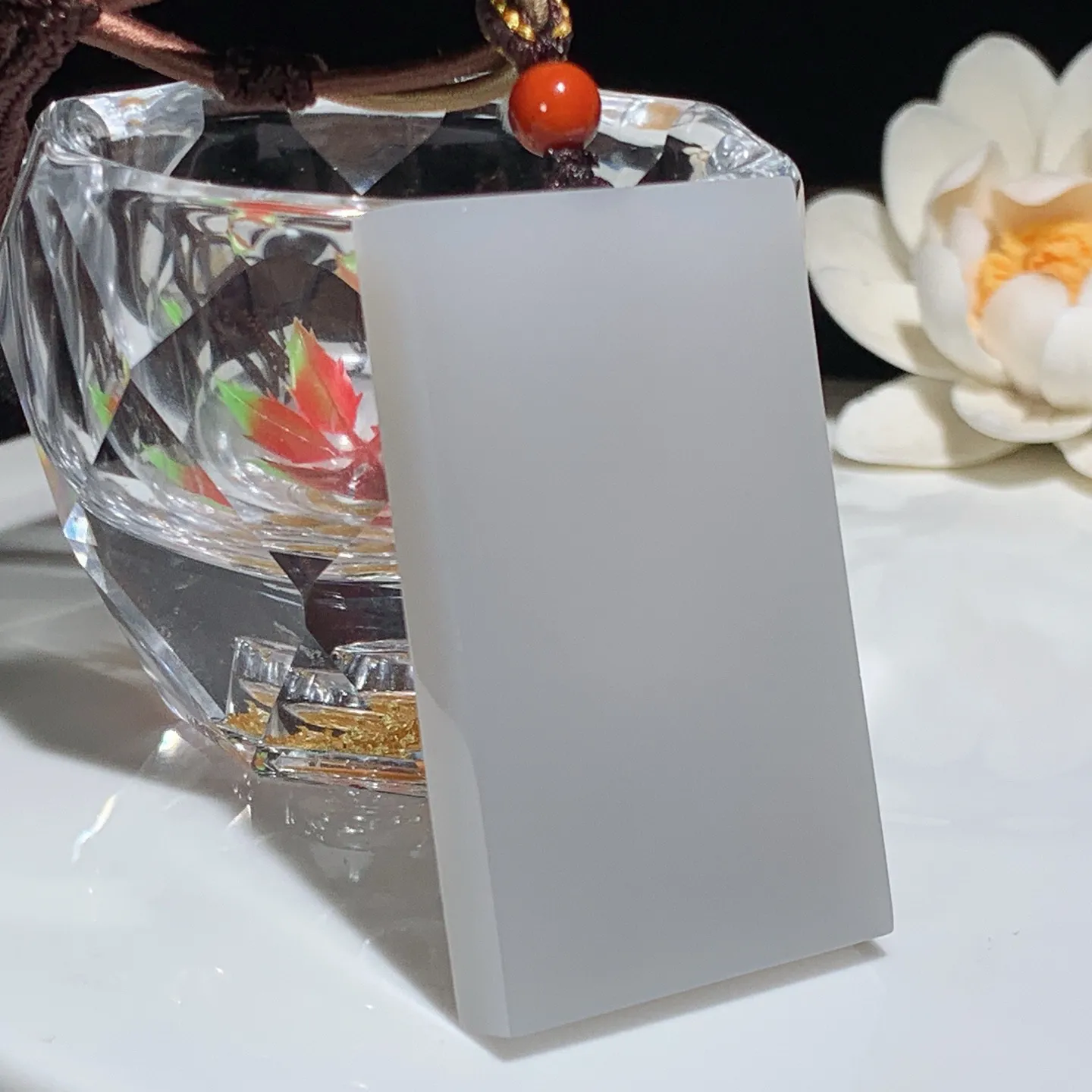 和田玉紫罗兰平安无事牌子挂件。尺寸54/33/7重37.8克。玉质细腻油润。手推出油。佩戴高端典雅。lt251205