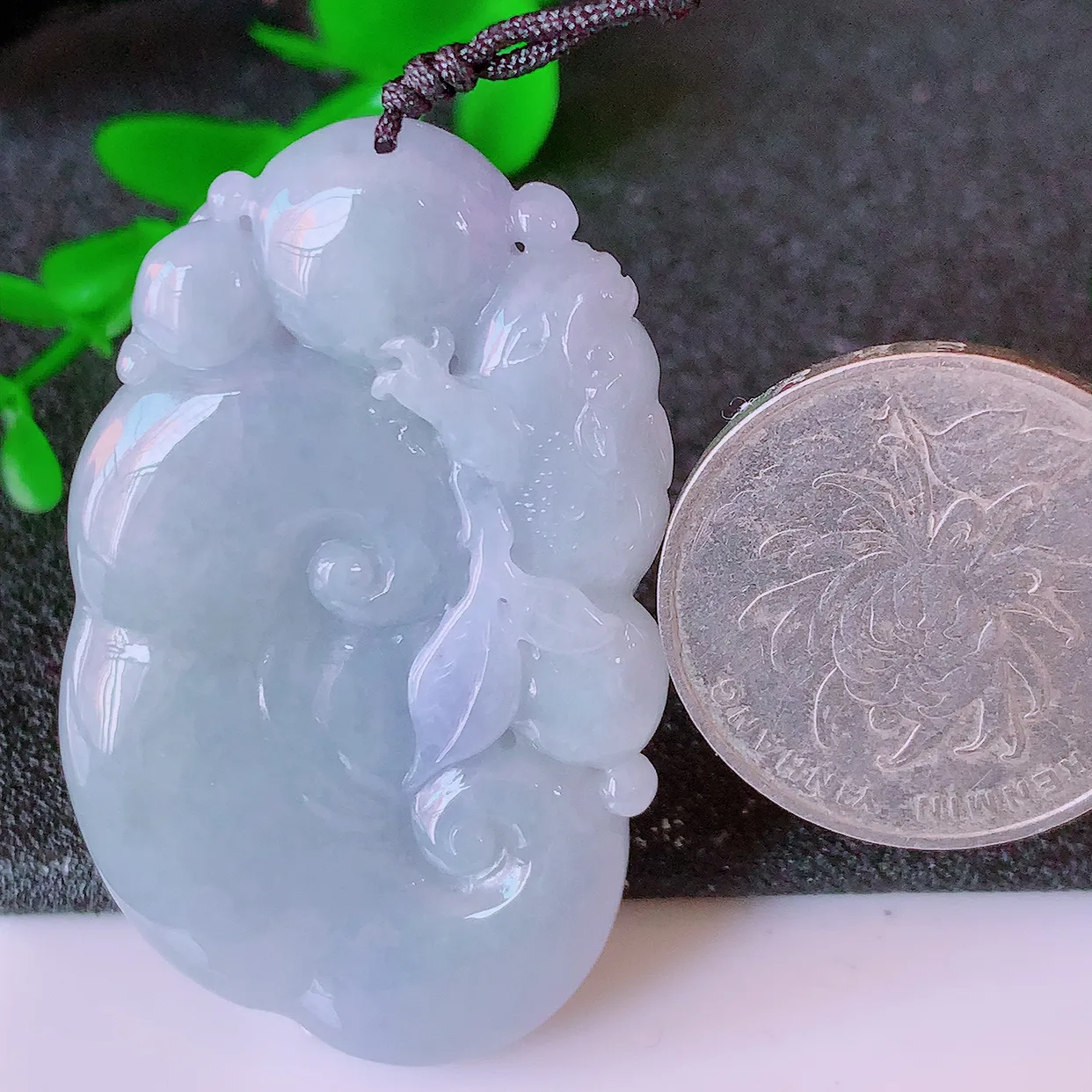 自然光实拍，冰润紫罗兰翡翠如意吊坠，上身效果非常美，饱满大气，工艺美，万事如意，如意一生，#41.5