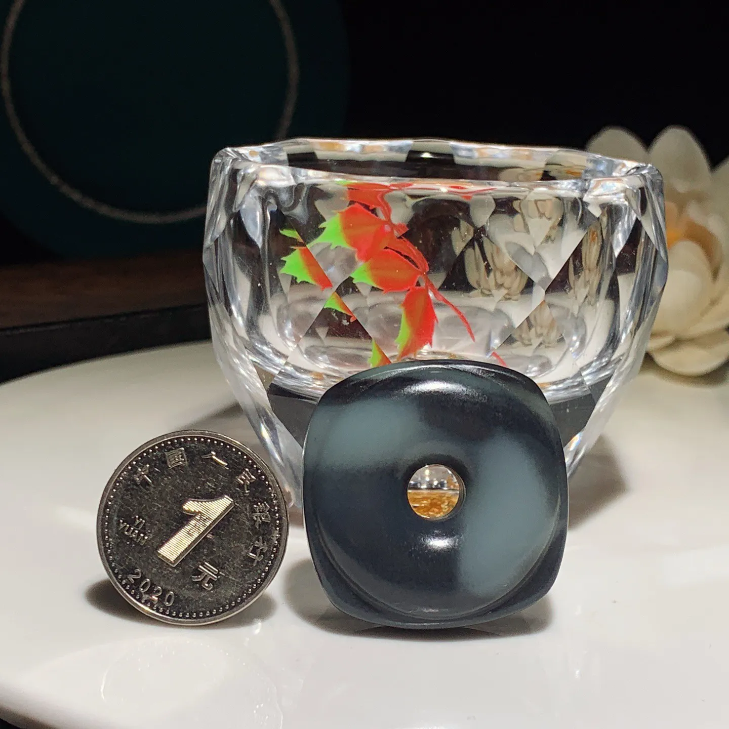 和田玉青花四方平安扣玉棕挂件。尺寸31/13重23克。玉质细腻油润。手推出油。佩戴高端典雅。lt251206