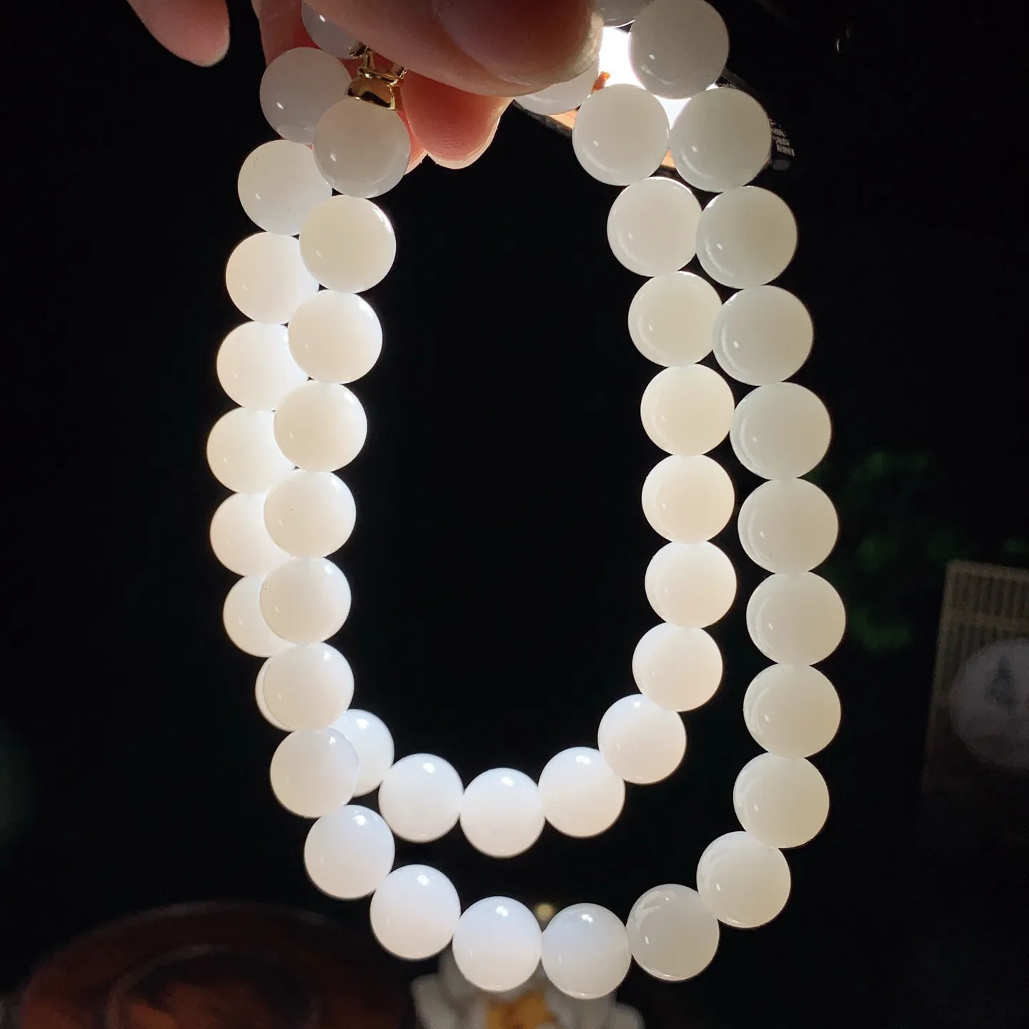 新疆和田玉白玉羊脂白项链。白玉妈妈链。单颗尺寸10。玉质细腻油润。手推出油。佩戴高端典雅。lt251205