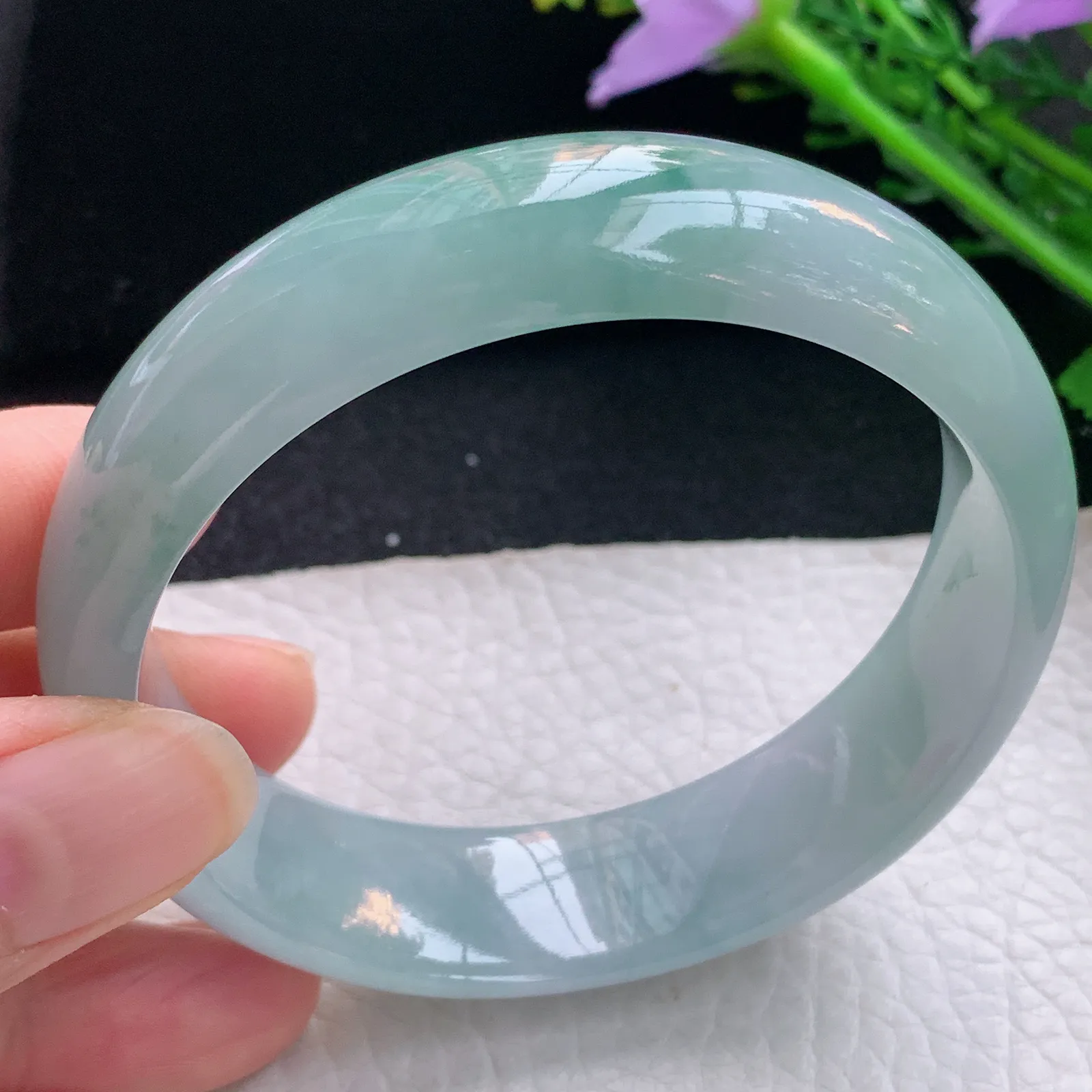 js自然光59*16*7.5轮胎镯 翡翠a货玉手镯飘花宽边水润珠宝玉手环