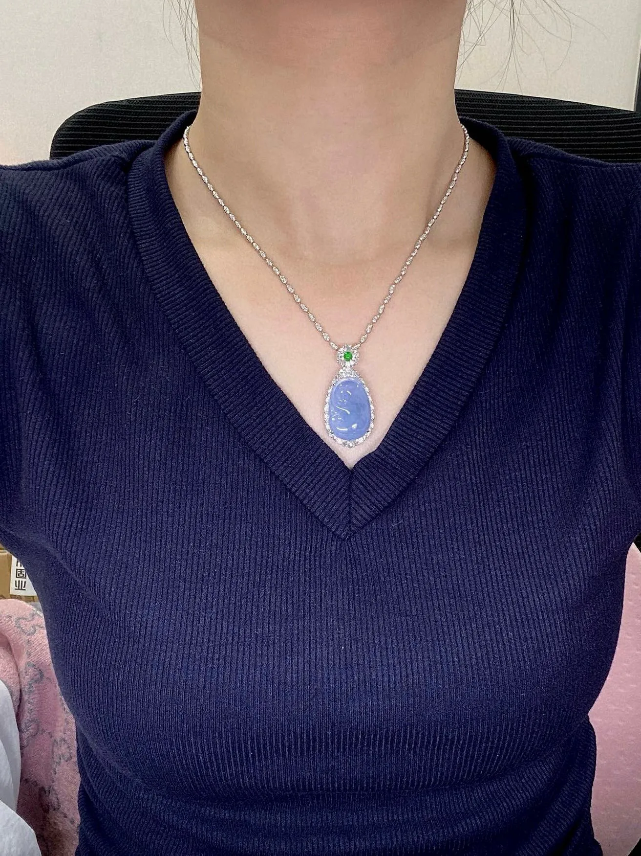 【冰种紫如意吊坠】种水很不错、细腻水润，形状很饱满，18K金钻豪华镶嵌，裸石尺寸22.8*15.5*4.3毫米