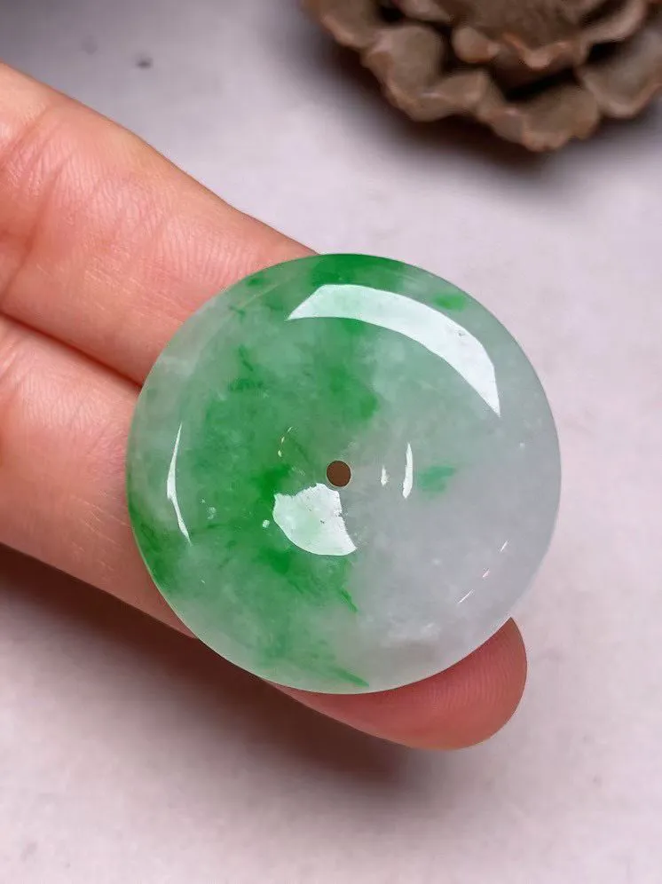 冰糯种飘绿【平安扣】吊坠，种水好，玉质细腻 ，卖相好‘