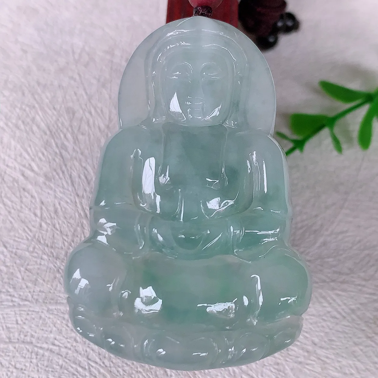 自然光实拍，冰种翡翠观音菩萨吊坠，净瓶观音，冰透亮泽，美观亮丽，观音面相端庄#46.3