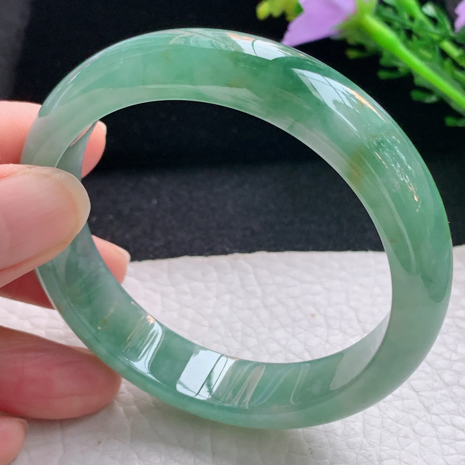 js自然光55*13.2*7.5平安镯 翡翠a货玉手冰润湖水绿宽边珠宝玉手环