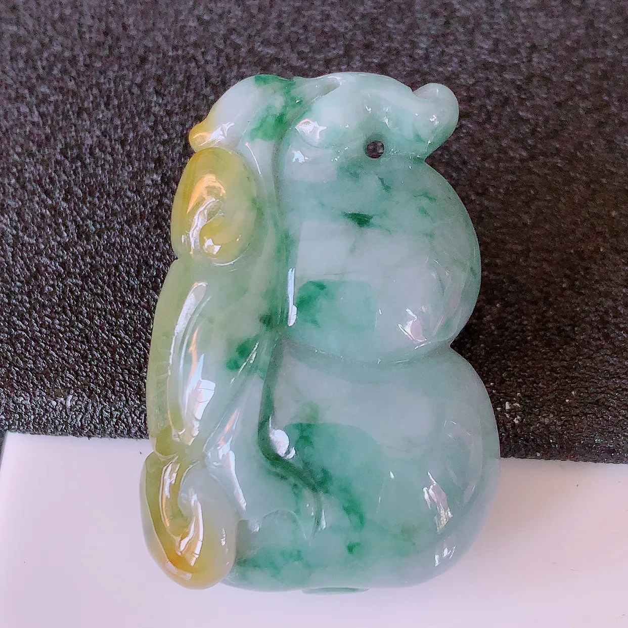 自然光实拍，冰润三彩翡翠福禄葫芦吊坠，翠色灵动，种老水足，寓意好，品相佳，佩戴佳品！#32.5