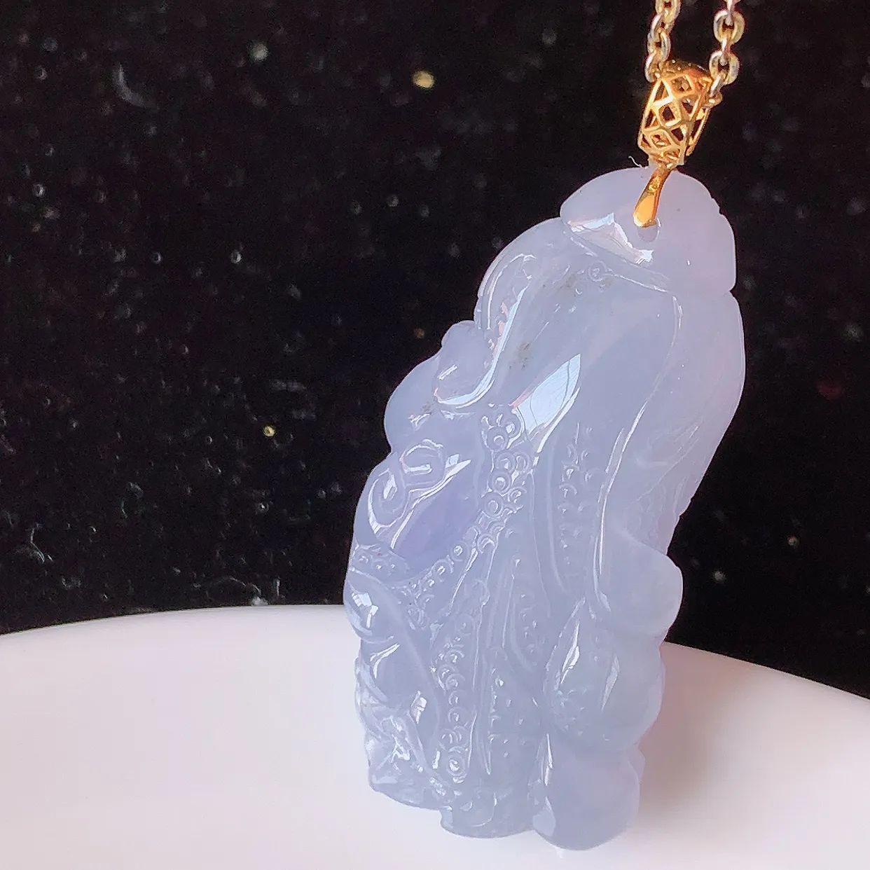 18K金镶嵌冰紫罗兰翡翠招百财白菜吊坠，百财聚来，财源滚滚，色泽鲜艳，精工水润的白菜，性价比高！#1.5