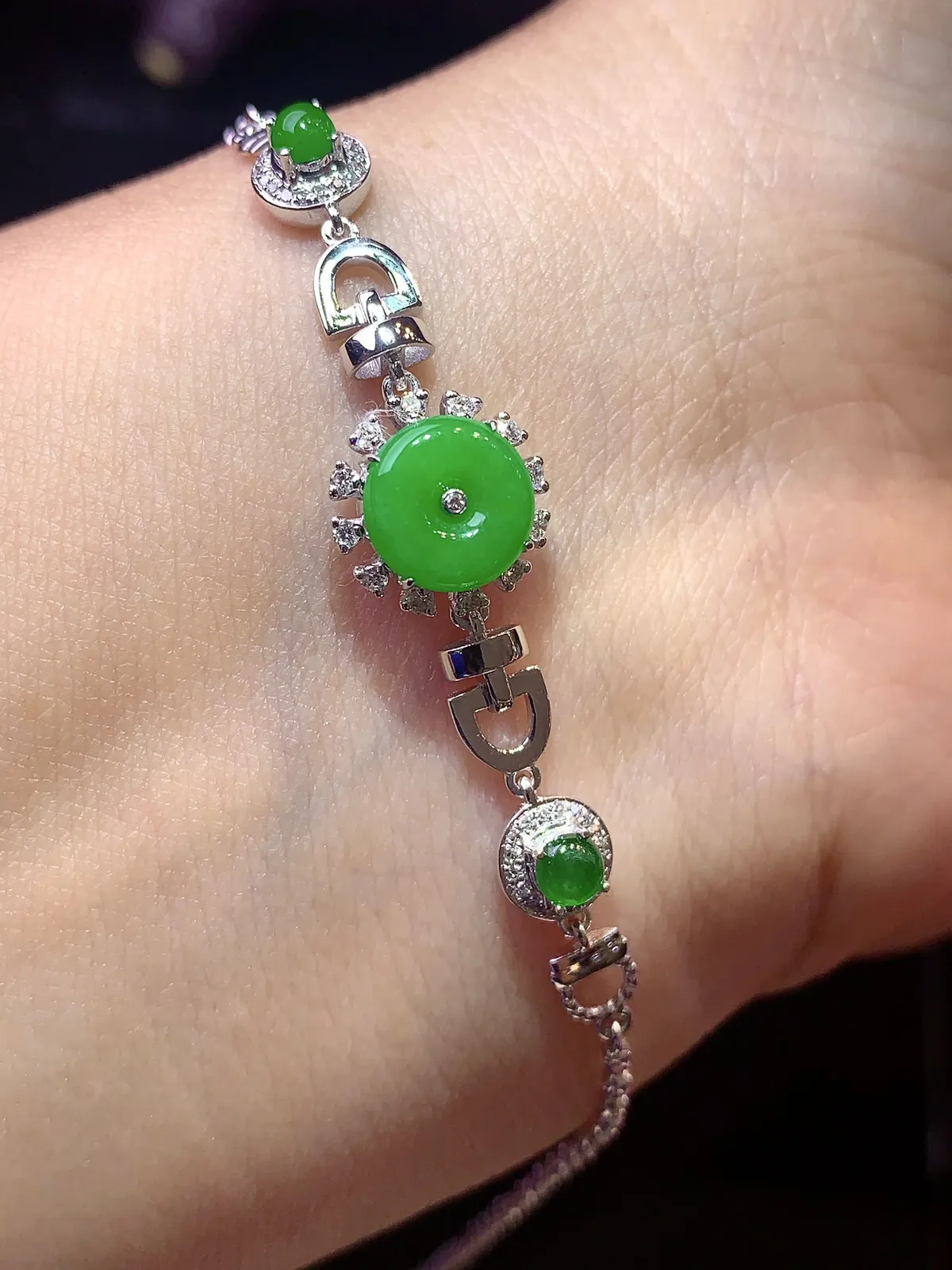 18k金钻镶嵌翠绿平安扣手链 玉质细腻 水润亮眼  整体尺寸57.8*10.1*6.1