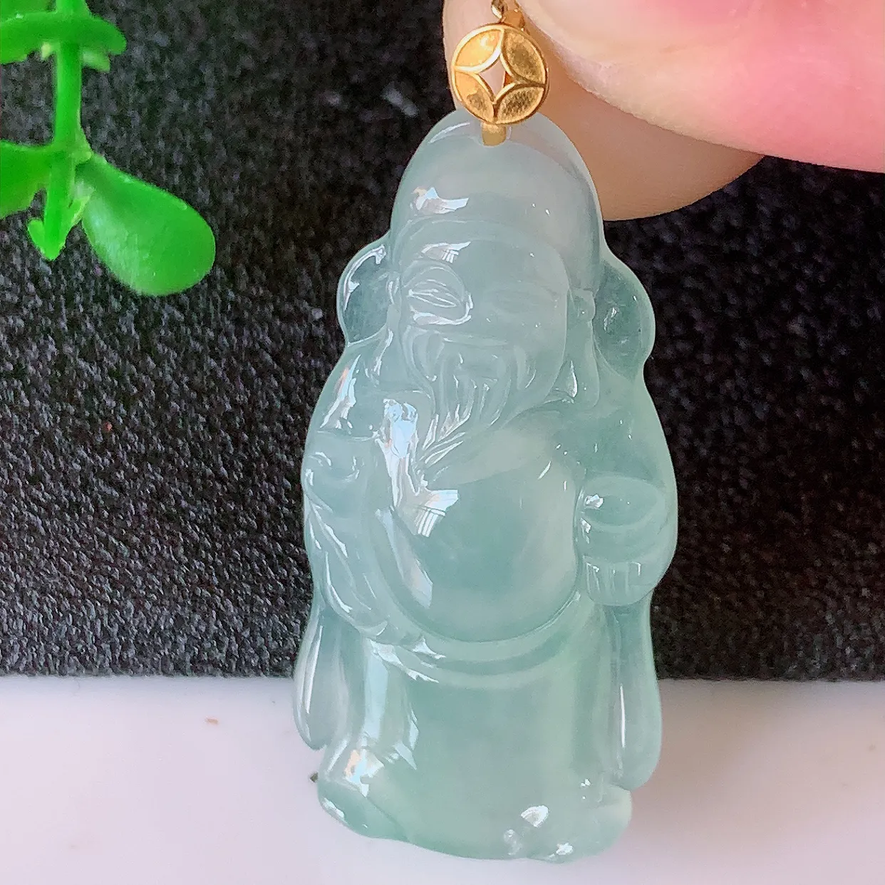 18K金镶嵌冰种翡翠财神爷吊坠，种老水足，雕工精湛 ，寓意美好，佩戴时尚出众！#41.5
