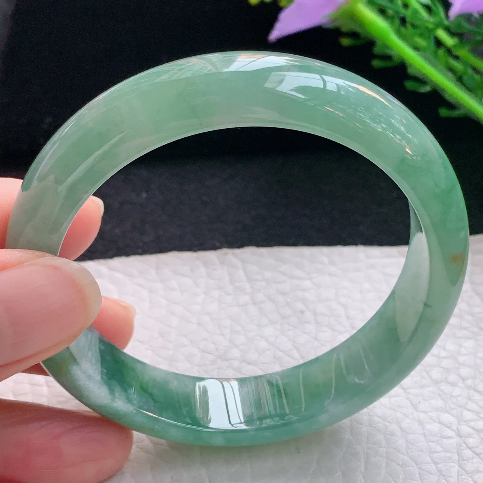 js自然光55*13.2*7.5平安镯 翡翠a货玉手冰润湖水绿宽边珠宝玉手环