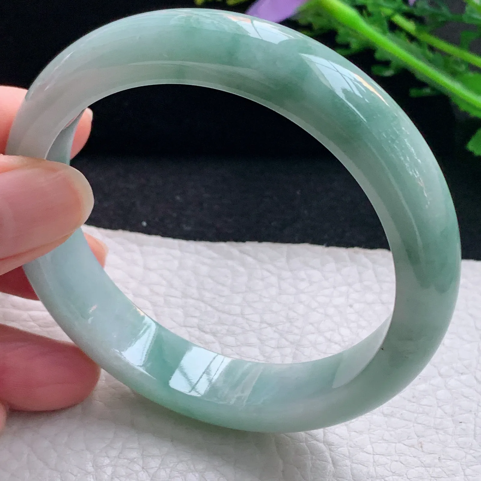 js自然光59*13.2*8.2平安镯 翡翠a货玉手镯飘蓝花宽边珠宝玉手环