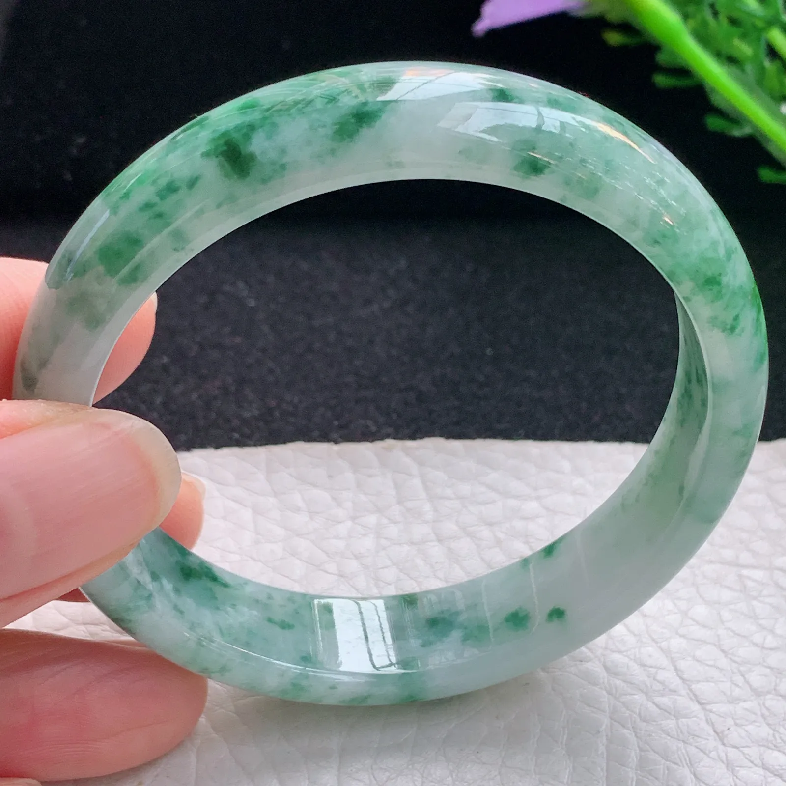 js自然光55*13*6.8平安镯 翡翠a货玉手镯飘花宽边珠宝玉手环