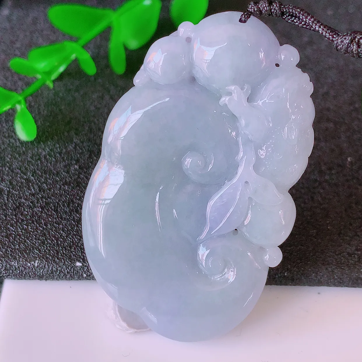 自然光实拍，冰润紫罗兰翡翠如意吊坠，上身效果非常美，饱满大气，工艺美，万事如意，如意一生，#41.5