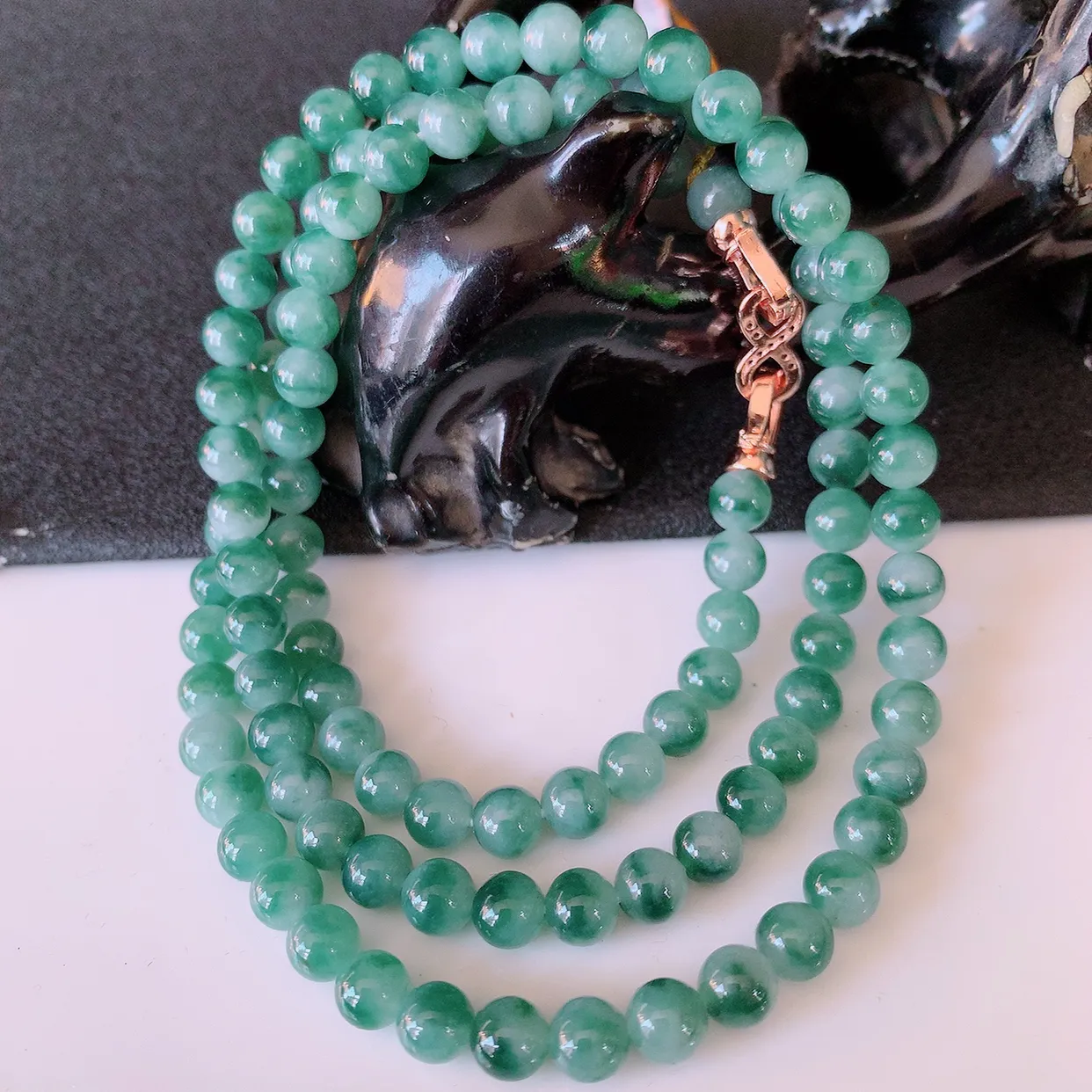 自然光实拍，冰飘花翡翠圆珠项链  翡翠珠链 （装饰扣）玉质细腻  冰清玉润  颜色漂亮  #001.