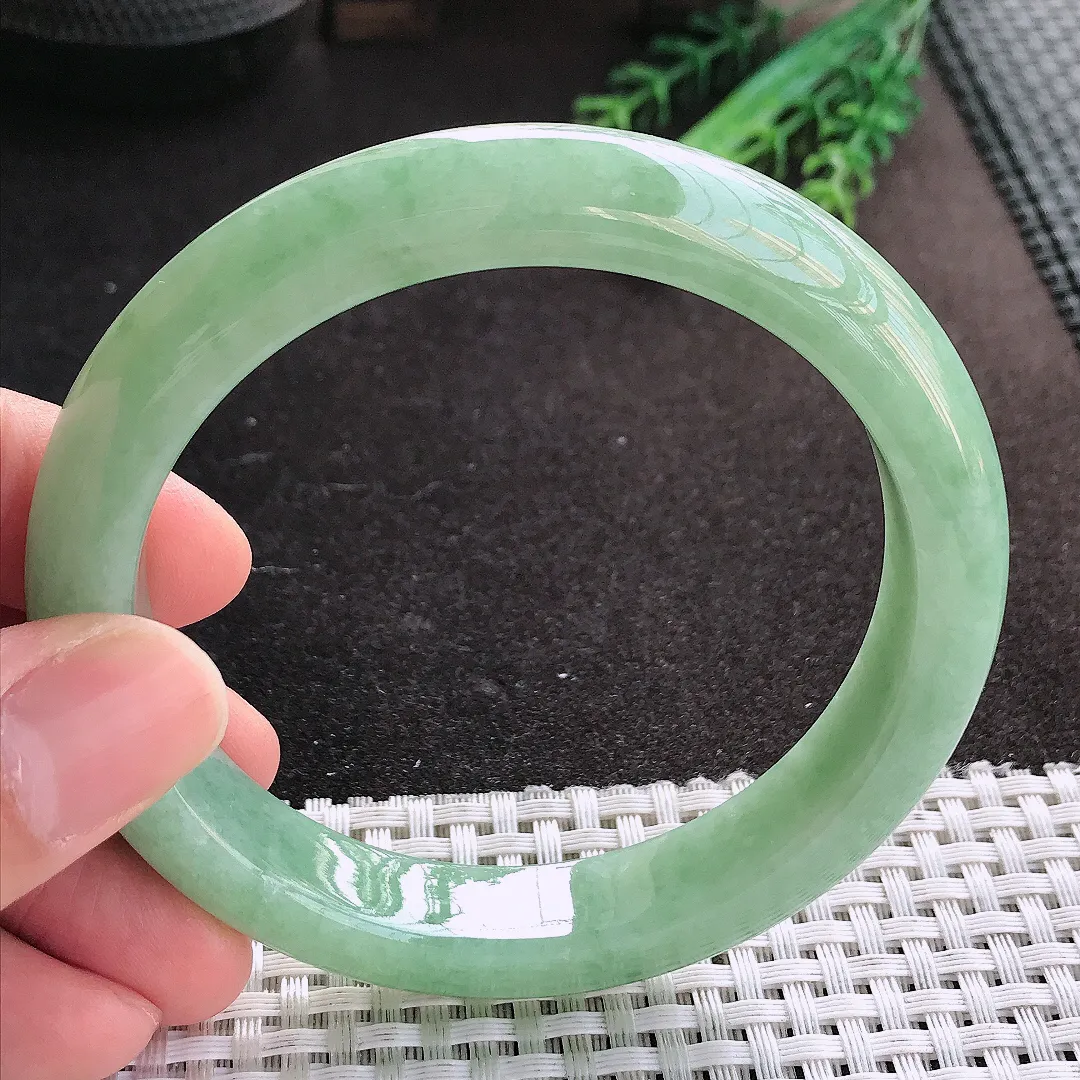 天然A货翡翠61.8/12.3/8.9老坑精美温润大圈口满绿手镯宽边玉镯