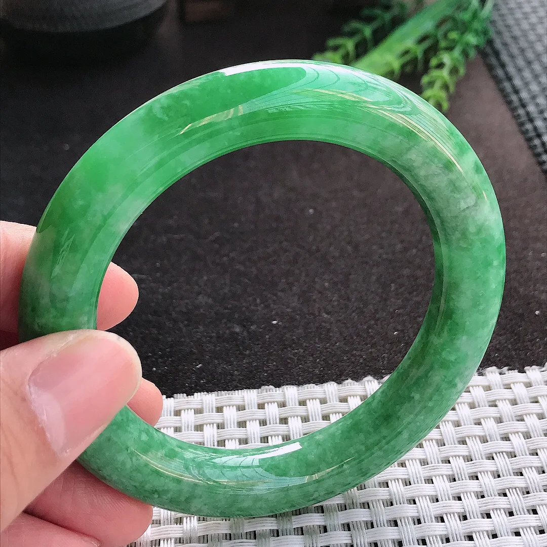 天然A货翡翠56.8/11.4/11.5老坑精美温润满绿阳绿圆条手镯玉镯