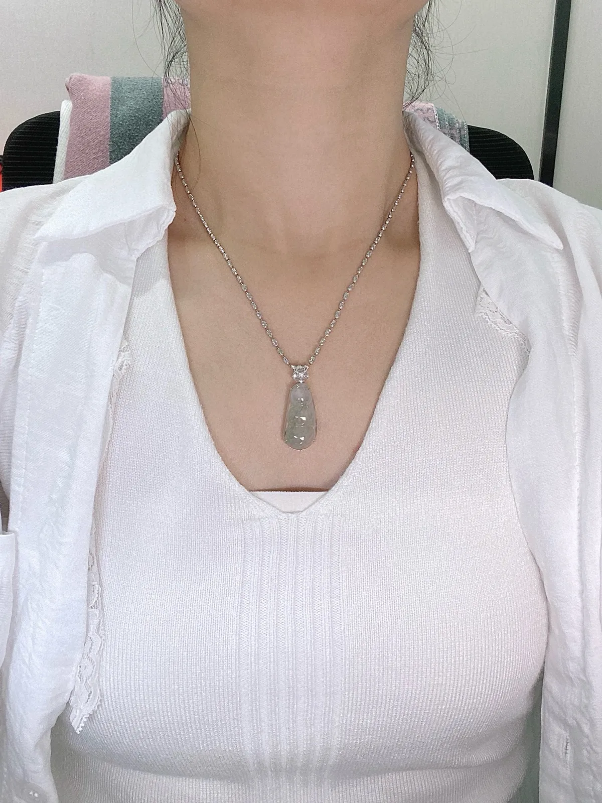 【冰种福豆吊坠】种地上乘，冰感十足，通透起光，饱满圆润，收藏品质，18k金钻镶嵌，裸石尺寸27.6*13.6*4.7毫米