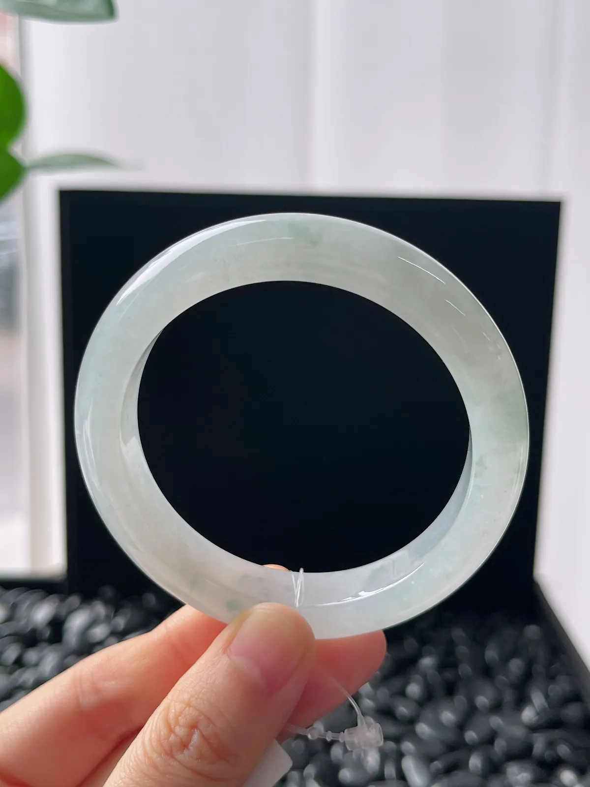 正圈53.5圈口，翡翠冰糯种白底飘花手镯