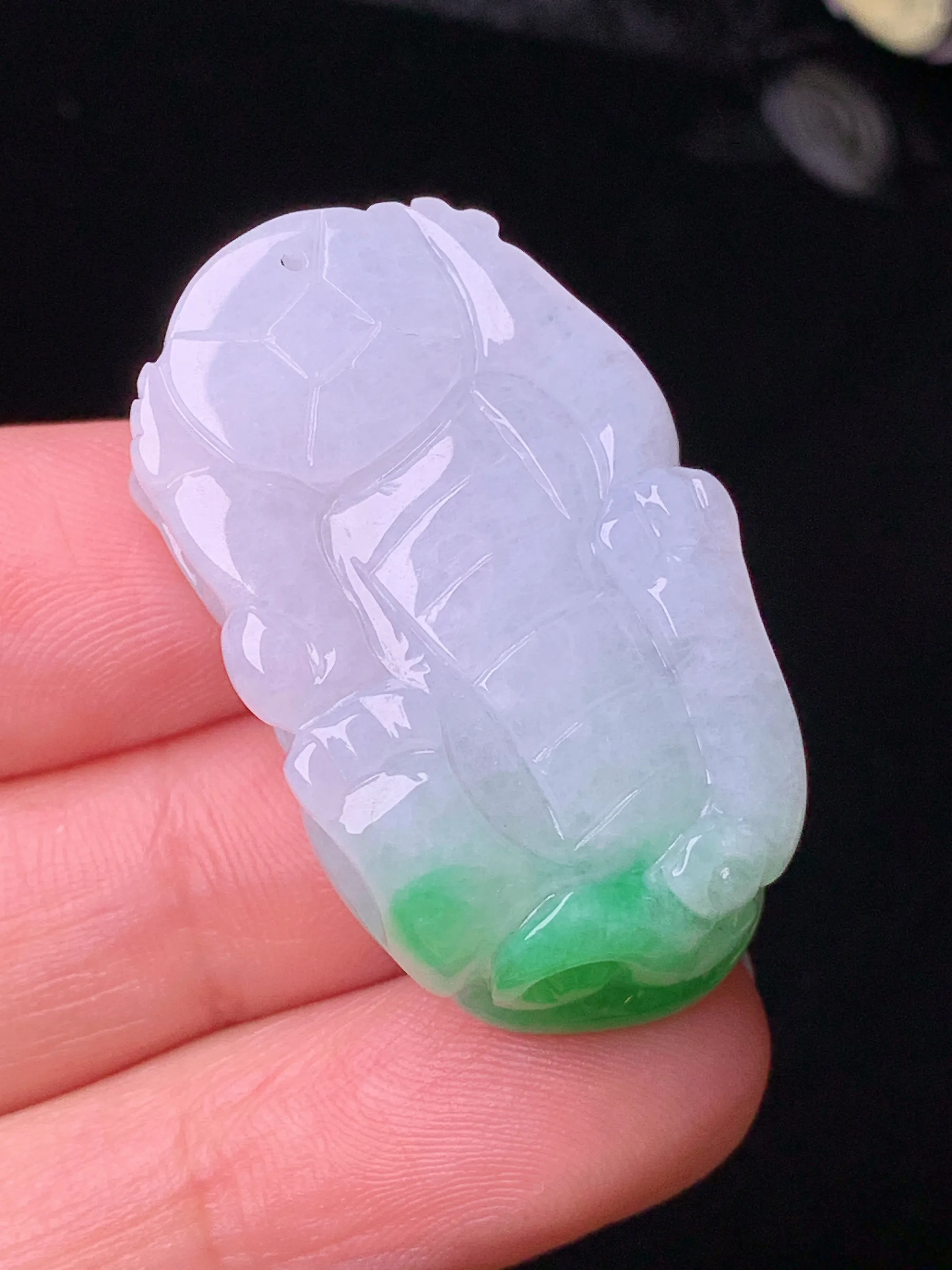 飘绿貔貅吊坠 玉质细腻 水润亮眼 色泽艳丽 整体尺寸35*22.5*10.8