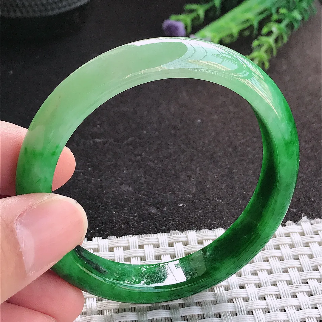 天然A货翡翠53.5/11.8/7.3老坑精美辣阳绿手镯宽边玉镯