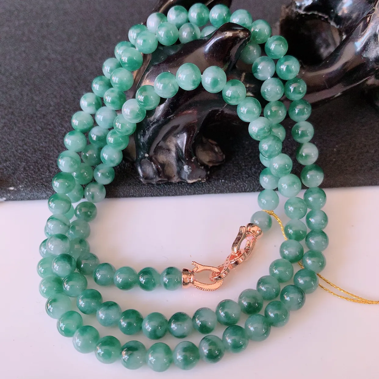 自然光实拍，冰飘花翡翠圆珠项链  翡翠珠链 （装饰扣）玉质细腻  冰清玉润  颜色漂亮  #001.1取一尺寸6mm