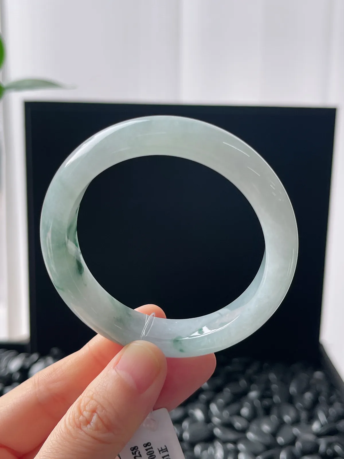 正圈51圈口，翡翠冰糯种飘绿手镯