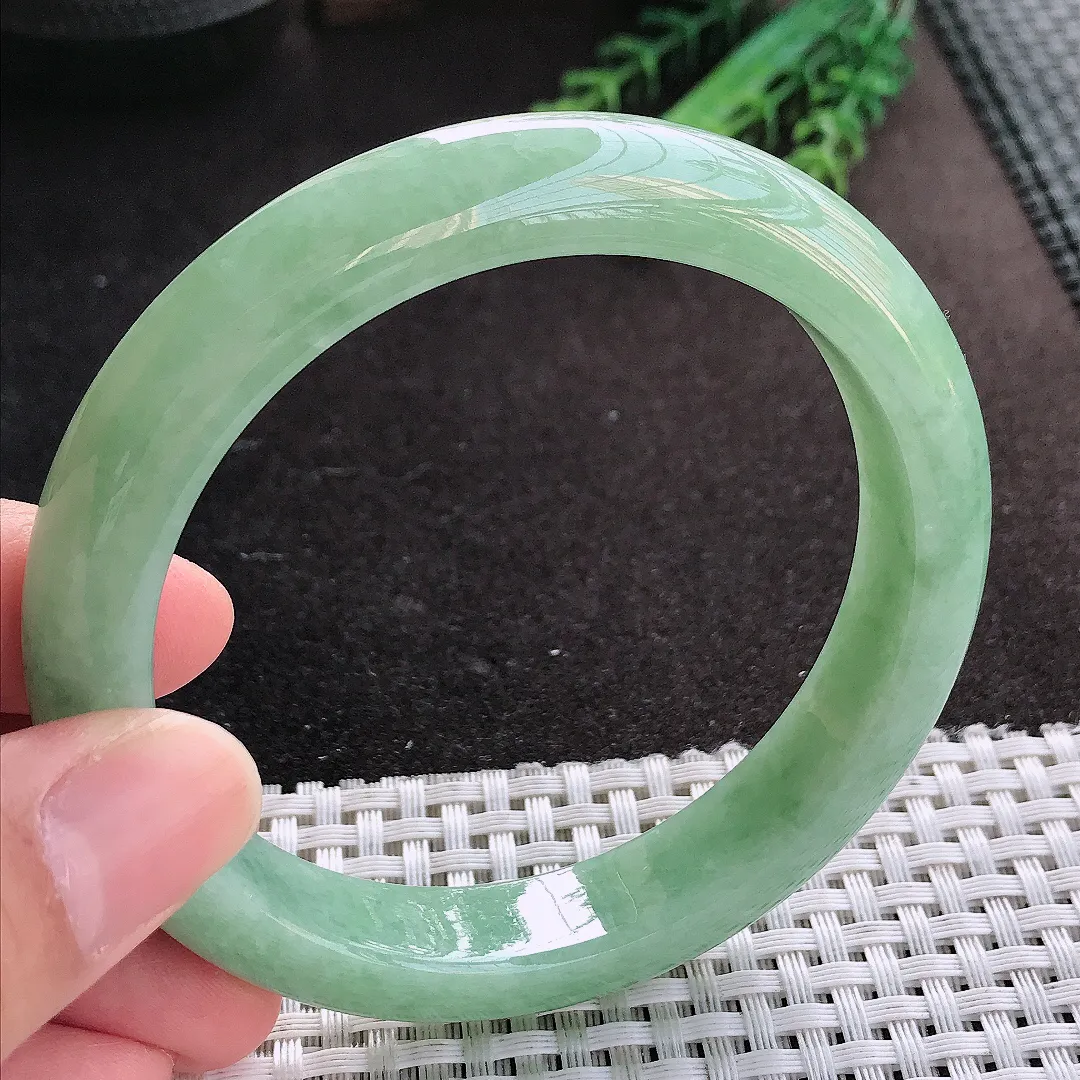 天然A货翡翠61.8/12.3/8.9老坑精美温润大圈口满绿手镯宽边玉镯