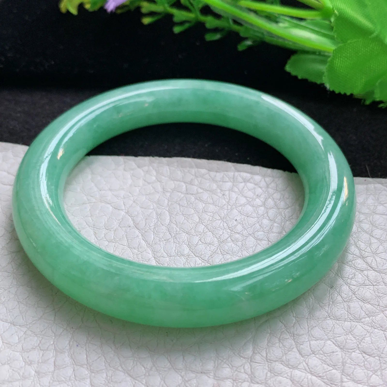 nr自然光56*11.3美人镯 翡翠a货玉手镯满绿高雅圆条玉手环