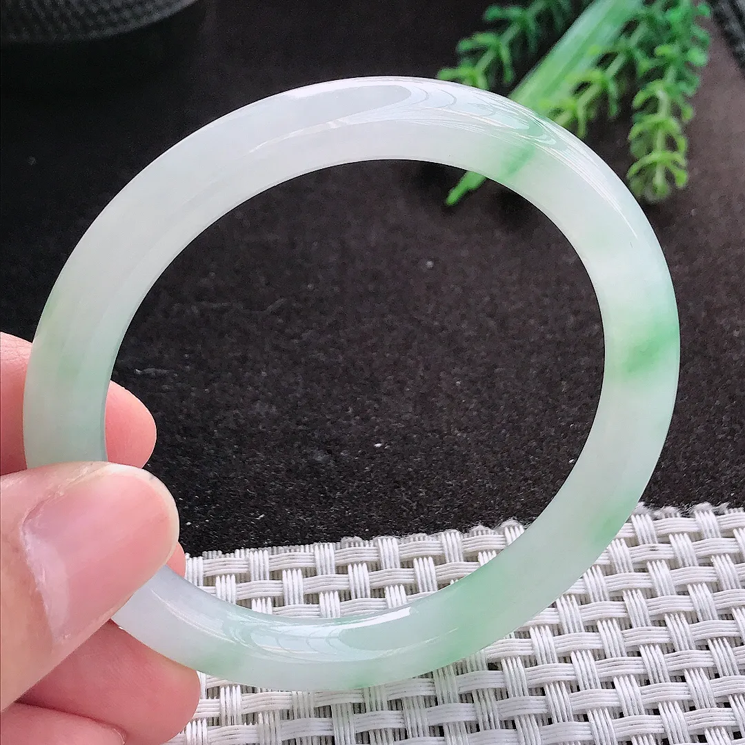 天然A货翡翠55/8老坑冰胶水灵飘绿圆条手镯玉镯