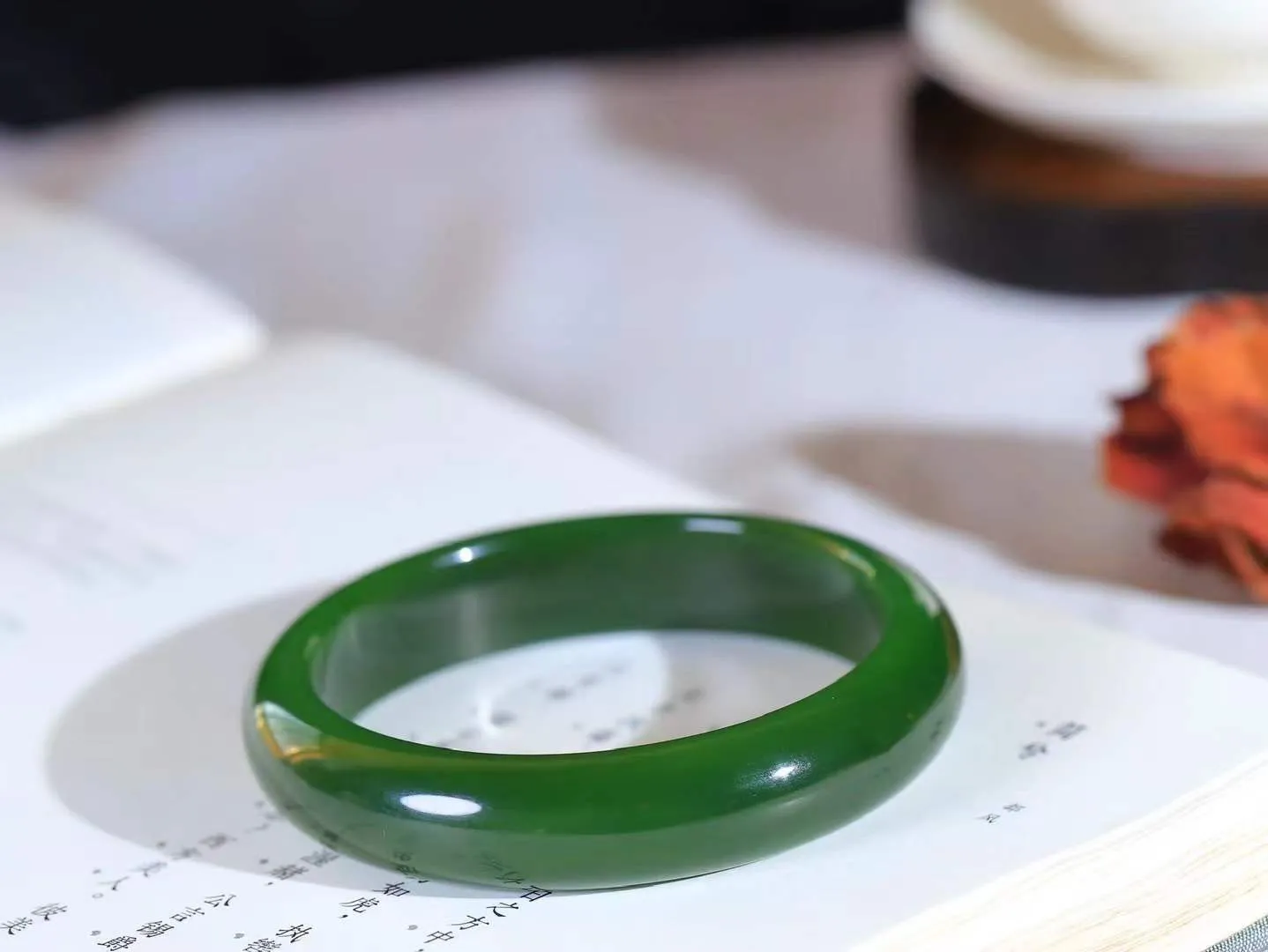 【碧波流转·手镯】

收藏级臻品️和田玉碧玉手镯，玉质细腻温润，手感舒适，️线条流畅，简约大