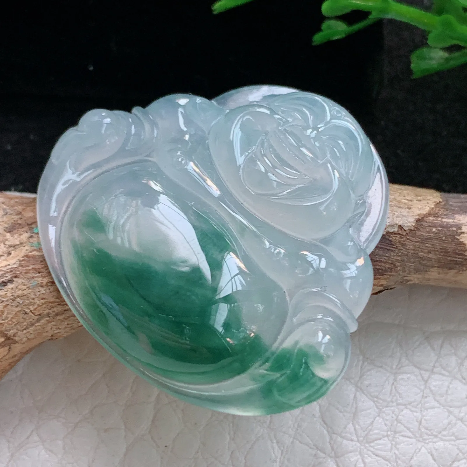 gp实拍28.8*32*6缅甸翡翠a货精雕冰飘花佛公 弥勒佛玉吊坠 玉挂件