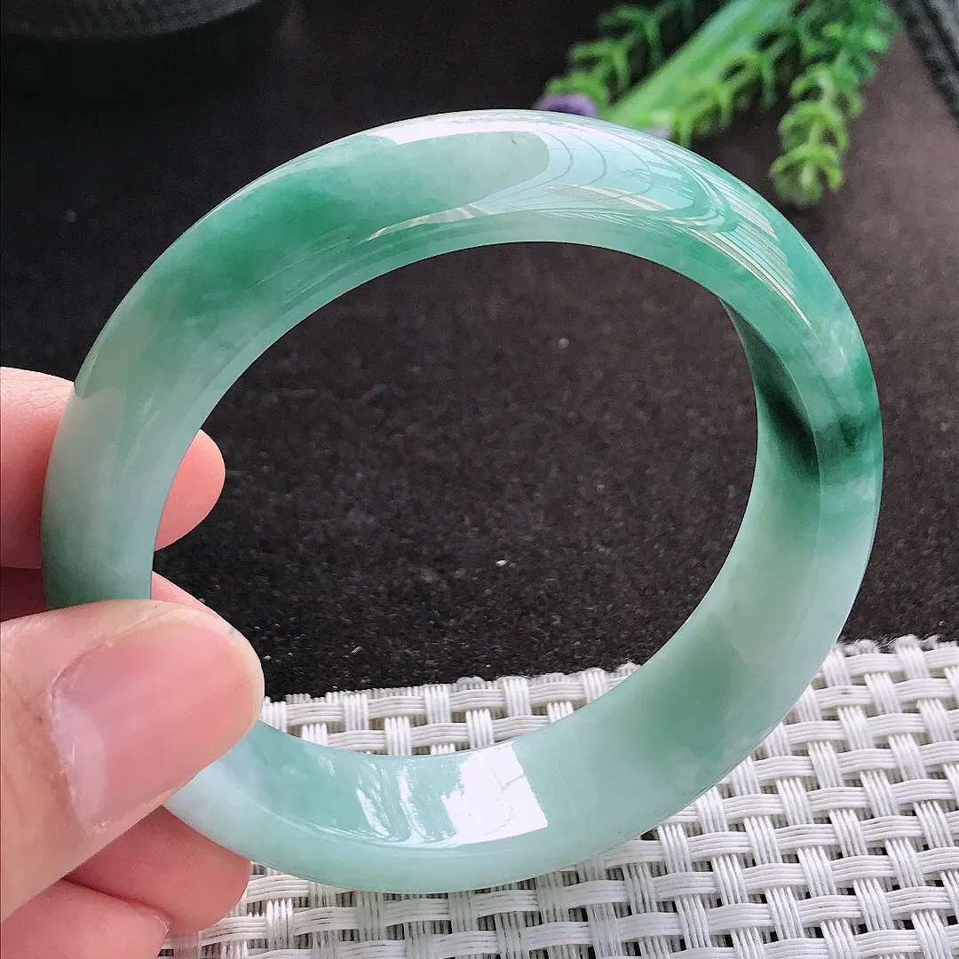 天然A货翡翠56/15.3/8老坑精美冰润飘蓝花手镯宽边玉镯