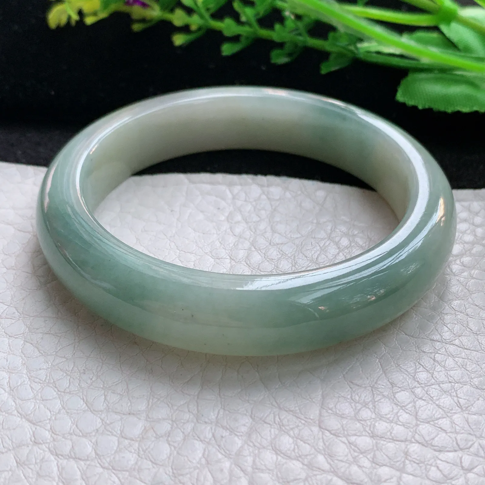 js小圈口52.5*12*8.2平安镯 翡翠a货玉手镯飘蓝花宽边玉手环