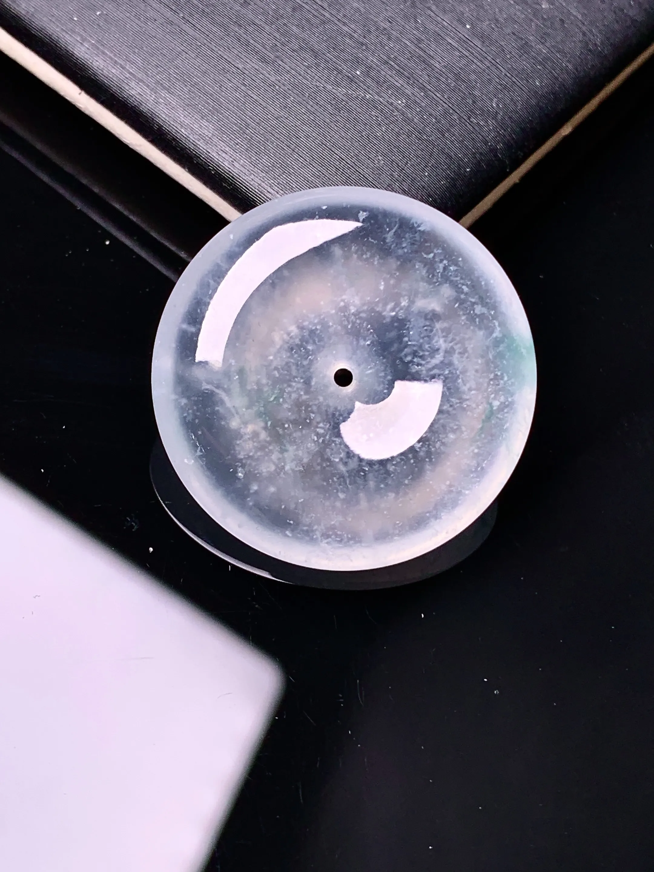 玻璃种平安扣吊坠 玉质细腻 水润亮眼 色泽艳丽 整体尺寸24*5.2