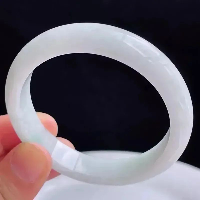 自然光拍摄天然翡翠A货好种水54mm正圈手镯 45.64克