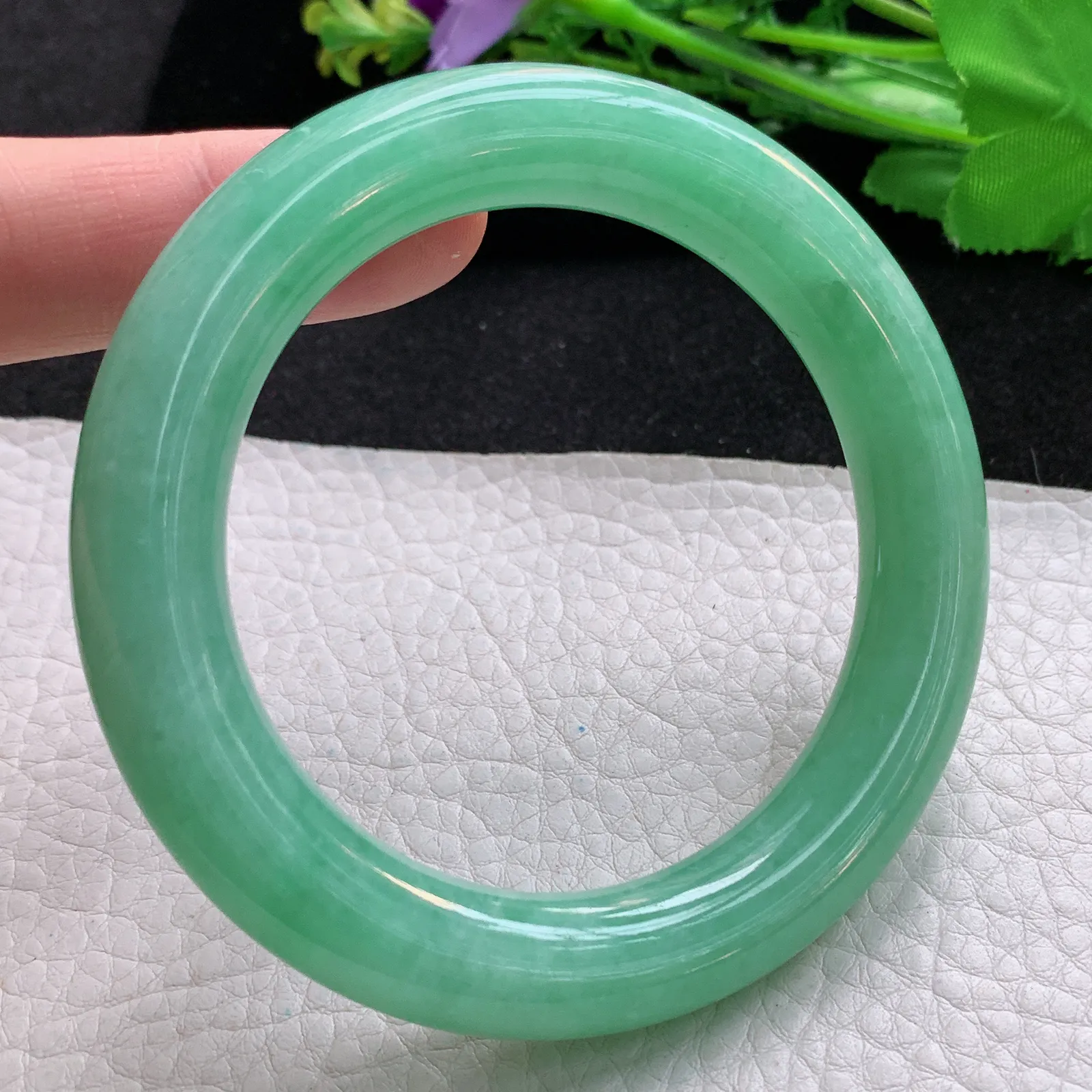 nr自然光56*11.3美人镯 翡翠a货玉手镯满绿高雅圆条玉手环