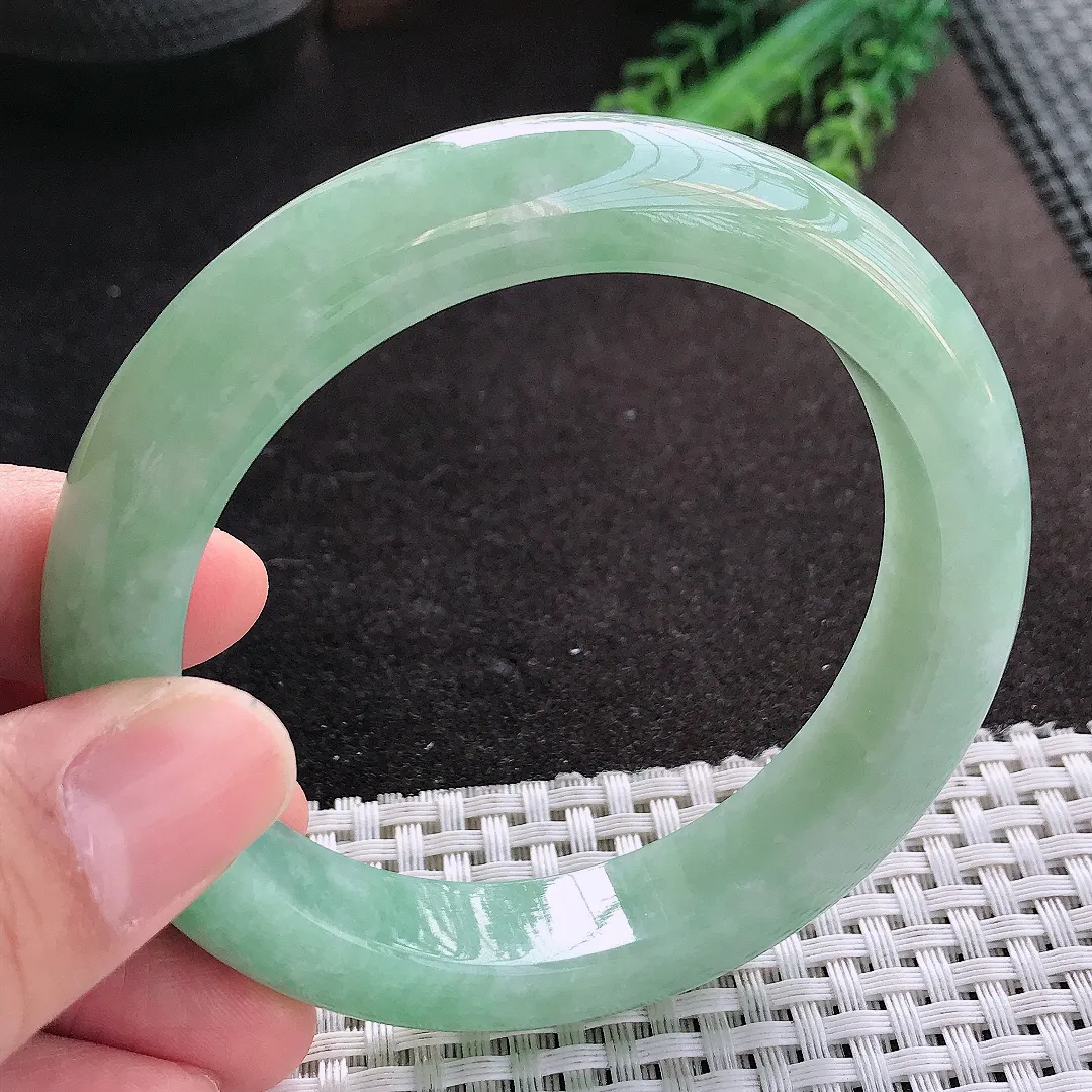 天然A货翡翠59.8/12.8/9.8老坑精美冰润满绿飘阳绿手镯宽边玉镯