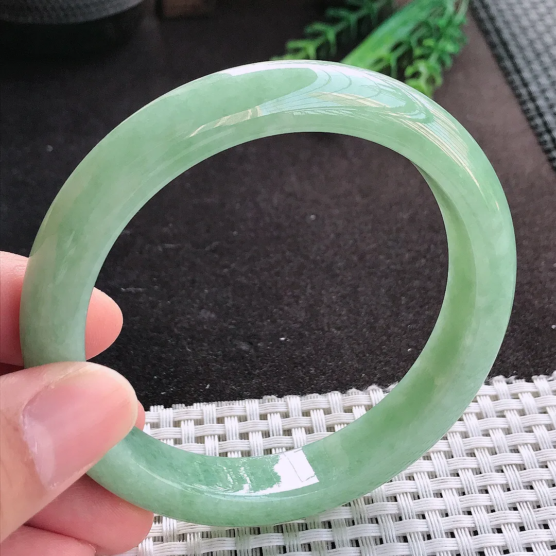 天然A货翡翠61.8/12.3/8.9老坑精美温润大圈口满绿手镯宽边玉镯