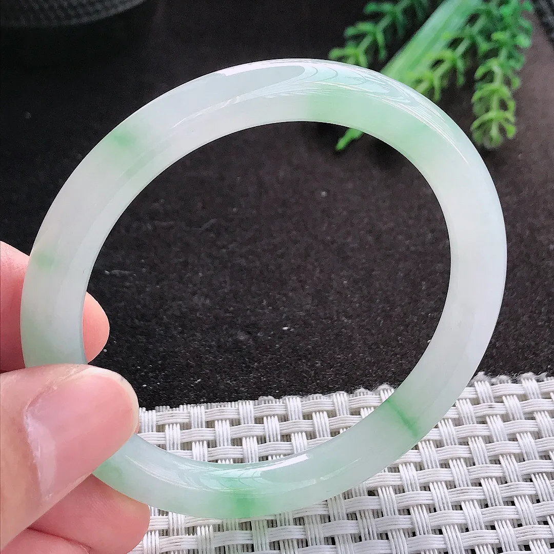 天然A货翡翠55/8老坑冰胶水灵飘绿圆条手镯玉镯